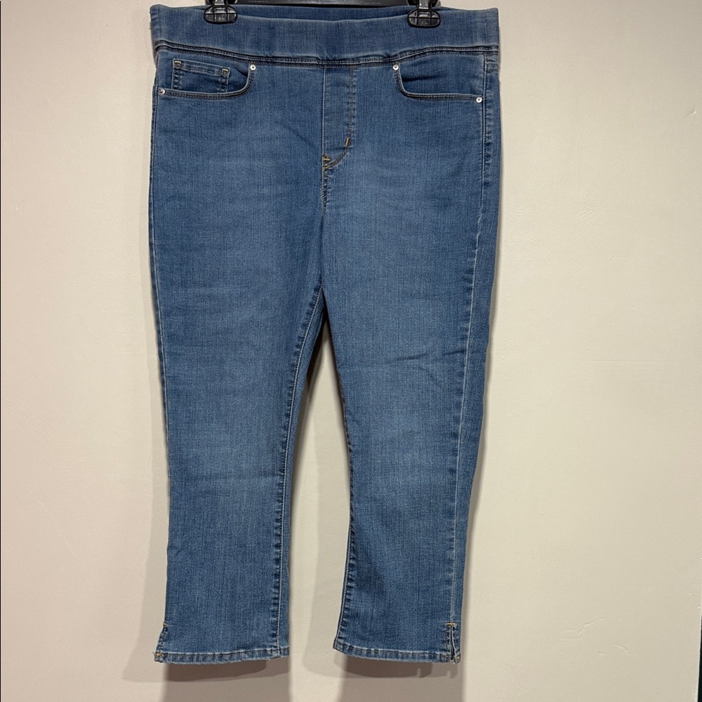 Levi's Women's Cropped Blue Jeans